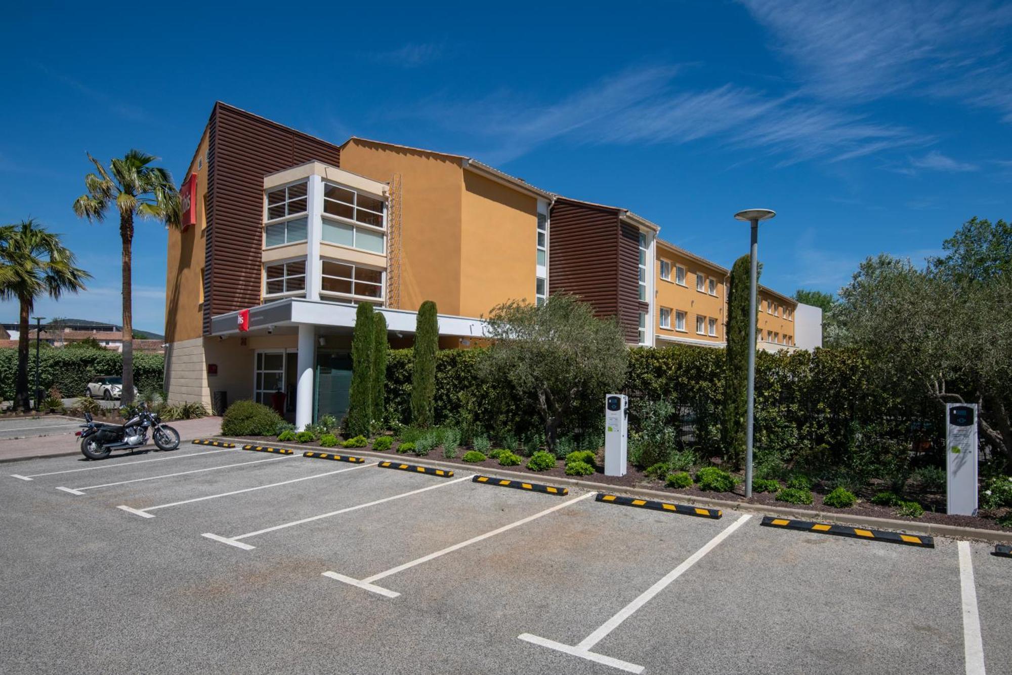 Ibis Golfe De Saint-Tropez Hotell Cogolin Exteriör bild